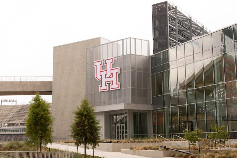 ‘It’s gonna be lit.’: Players react to Houston football’s new facility – The Cougar ‘It’s gonna be lit.’: Players react to Houston football’s new facility – The Cougar