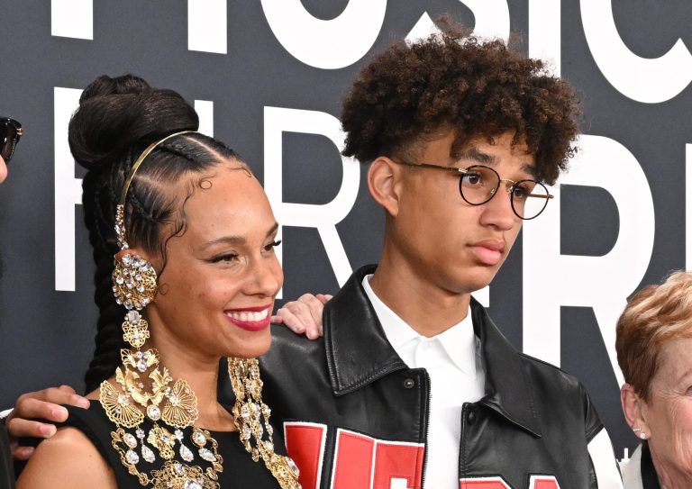 Growing Up! Alicia Keys Shares RARE Photos With Her Eldest Son After Mommy-Son Outing Growing Up! Alicia Keys Shares RARE Photos With Her Eldest Son After Mommy-Son Outing