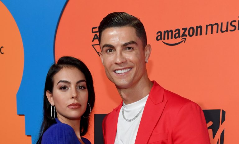 Social Media Is In Awe After Georgina Rodriguez Flexed HUGE Diamond Ring Cristiano Ronaldo Proposed With (PHOTO) Social Media Is In Awe After Georgina Rodriguez Flexed HUGE Diamond Ring Cristiano Ronaldo Proposed With (PHOTO)