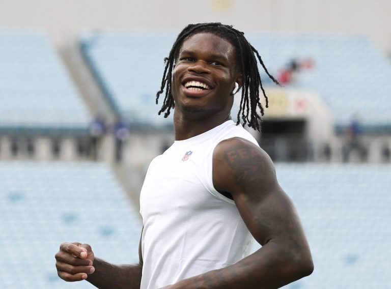 Congrats! Travis Hunter & His Wife Leanna Lenee Announce The Arrival Of Their First Child (VIDEO) Congrats! Travis Hunter & His Wife Leanna Lenee Announce The Arrival Of Their First Child (VIDEO)