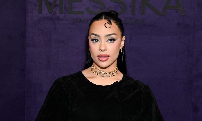 Pop It Then! Kristy Scott Seemingly Teases Who Will Keep Her & Desmond Scott’s New Home Amid Divorce (PHOTOS) Pop It Then! Kristy Scott Seemingly Teases Who Will Keep Her & Desmond Scott’s New Home Amid Divorce (PHOTOS)