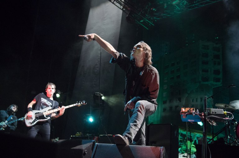 My Chemical Romance Cover Bon Jovi’s ‘Livin’ on a Prayer’ During New Jersey Show My Chemical Romance Cover Bon Jovi’s ‘Livin’ on a Prayer’ During New Jersey Show