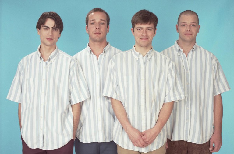 Weezer’s Brian Bell Is Excited to See Oasis Weezer’s Brian Bell Is Excited to See Oasis