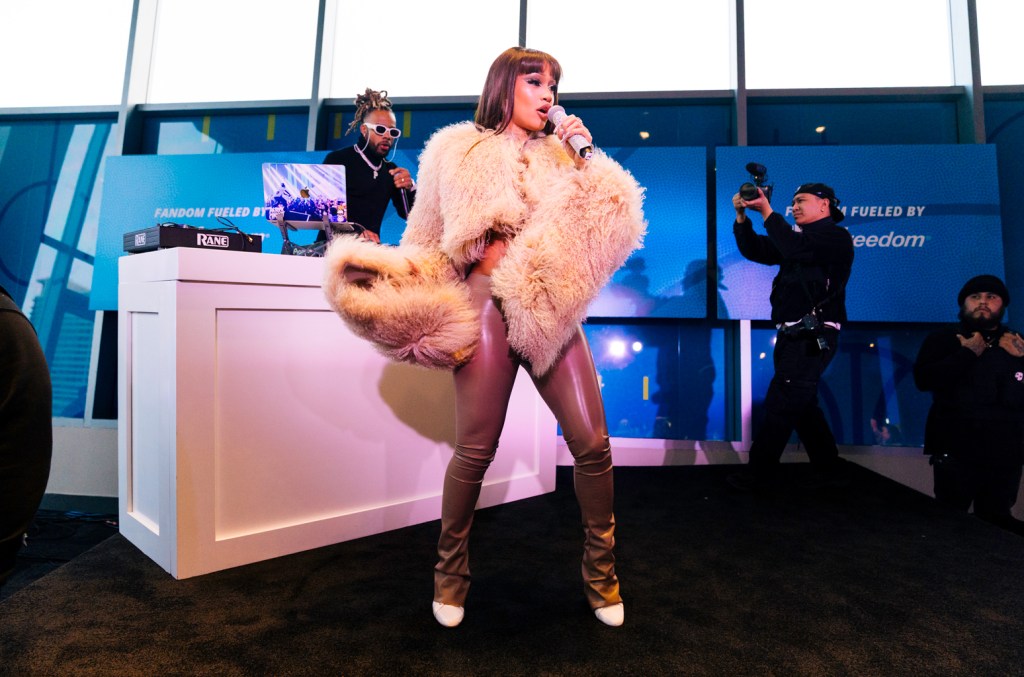 Saweetie Announces New Track ‘Boffum’ Ahead of Australian Tour | FROUSA Media Saweetie Announces New Track ‘Boffum’ Ahead of Australian Tour | FROUSA Media