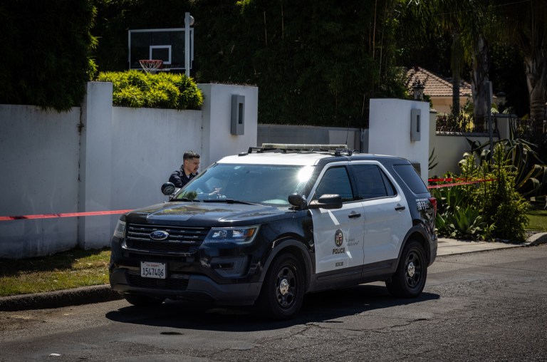 ‘American Idol’ Music Supervisor Robin Kaye & Husband Found Dead in Their Home, Suspect Arrested (UPDATED) ‘American Idol’ Music Supervisor Robin Kaye & Husband Found Dead in Their Home, Suspect Arrested (UPDATED)
