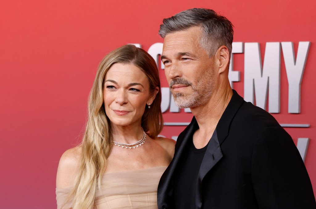 LeAnn Rimes Talks Dental Issues That Led to Losing Her Teeth Onstage & The ‘Anger’ Around Her Eddie Cibrian Affair | FROUSA Media LeAnn Rimes Talks Dental Issues That Led to Losing Her Teeth Onstage & The ‘Anger’ Around Her Eddie Cibrian Affair | FROUSA Media