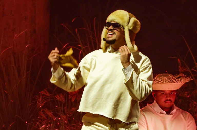 ‘No Me Quiero Ir De Aquí’: Bad Bunny Brings Pride, Power & Puerto Rican Excellence to Historic Residency Premiere at Coliseo ‘No Me Quiero Ir De Aquí’: Bad Bunny Brings Pride, Power & Puerto Rican Excellence to Historic Residency Premiere at Coliseo