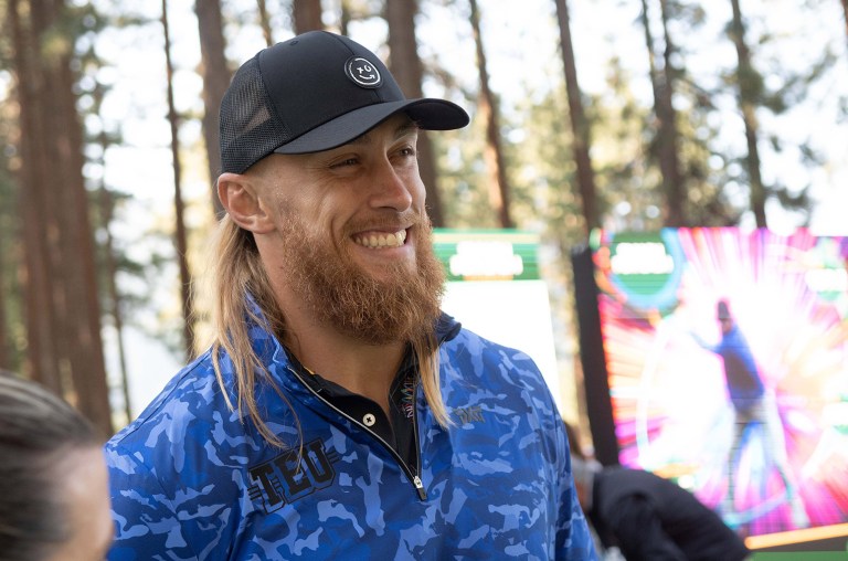 George Kittle Recalls Getting to Sing His ‘Favorite Taylor Swift Song’ With the Pop Star at a Bar George Kittle Recalls Getting to Sing His ‘Favorite Taylor Swift Song’ With the Pop Star at a Bar