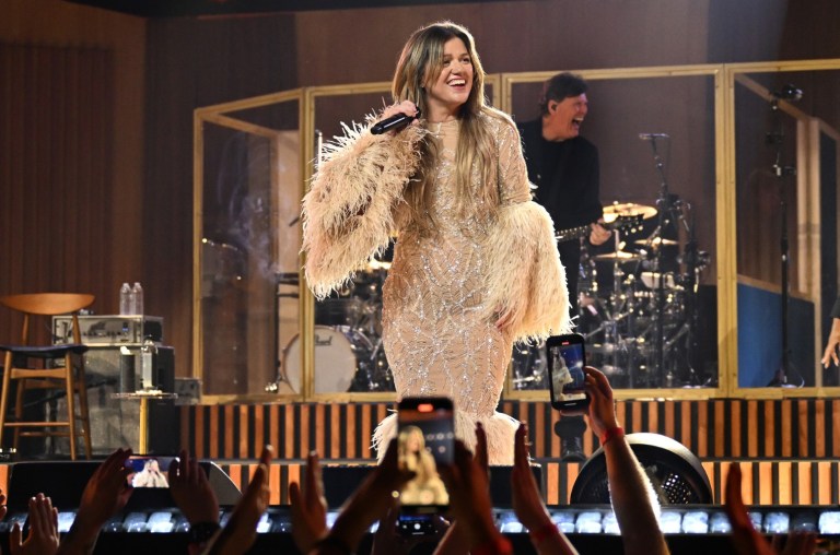 Kelly Clarkson Postpones August Las Vegas Residency Dates Kelly Clarkson Postpones August Las Vegas Residency Dates