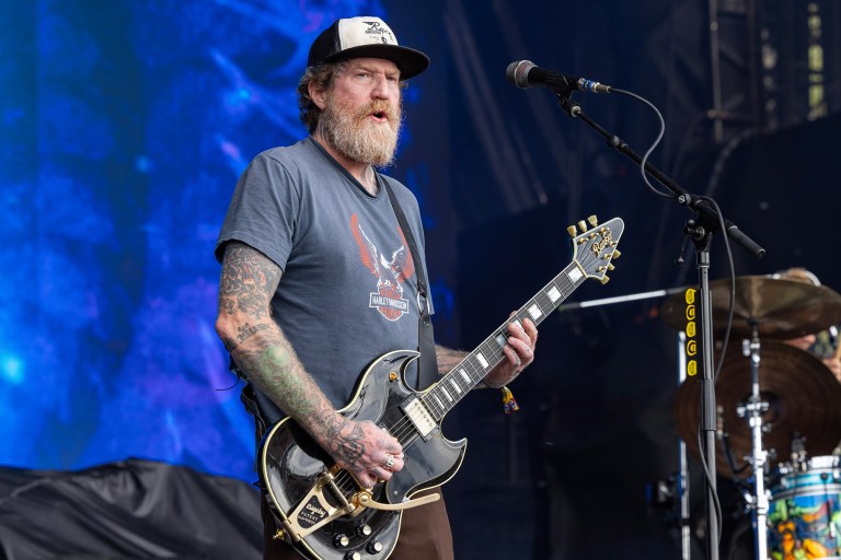 Mastodon Pays Tribute to Brent Hinds at First Show Since Guitarist’s Death: ‘Brothers to the End’ Mastodon Pays Tribute to Brent Hinds at First Show Since Guitarist’s Death: ‘Brothers to the End’