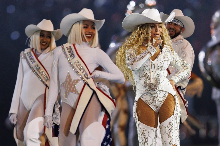Could ‘Beyoncé Bowl’ Top ‘SNL50’ at 2025 Emmys? Well, It’s Hard to Compete With a Nice, Round Number Could ‘Beyoncé Bowl’ Top ‘SNL50’ at 2025 Emmys? Well, It’s Hard to Compete With a Nice, Round Number