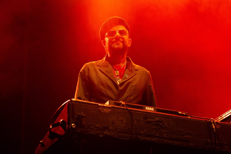 Damon Albarn, PinkPantheress & More Join Brian Eno’s Together for Palestine Benefit Concert Damon Albarn, PinkPantheress & More Join Brian Eno’s Together for Palestine Benefit Concert