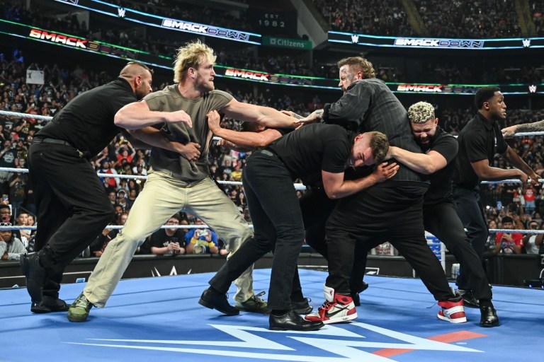 Jelly Roll Brings Grit & Heart to In-Ring Debut at WWE SummerSlam 2025 Jelly Roll Brings Grit & Heart to In-Ring Debut at WWE SummerSlam 2025