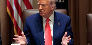 Trump Tariffs Face Supreme Court Test in Trillion-Dollar Test of Executive Power