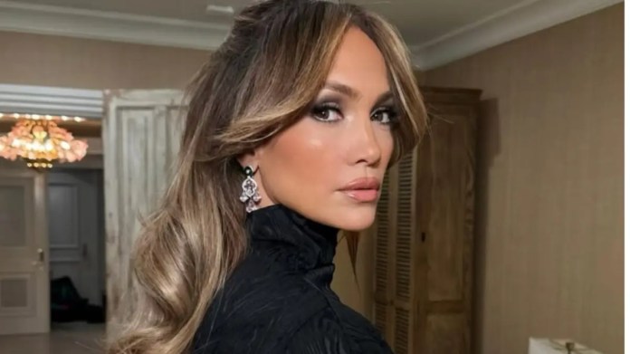 ‘Too Old for That’: Jennifer Lopez Flaunts Her Jaw-Dropping Physique In Revealing Pics That Critics Call an ‘Embarrassing’ Attempt to Get Ben Affleck’s Attention
