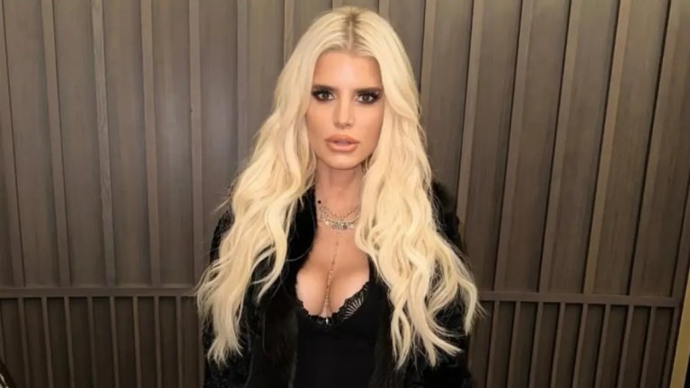 ‘Her Baggage Weighs More Than She Does Now’: Jessica Simpson’s Bikini Photo Takes a Wild Turn as Fans Zoom In After 100-Pound Weight Loss ‘Her Baggage Weighs More Than She Does Now’: Jessica Simpson’s Bikini Photo Takes a Wild Turn as Fans Zoom In After 100-Pound Weight Loss