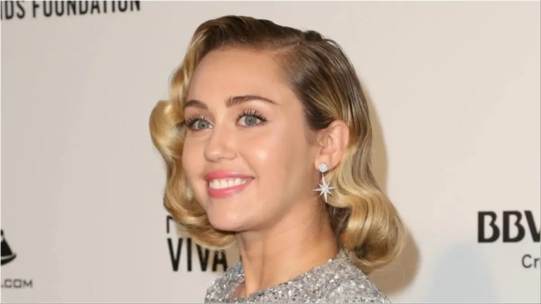 ‘D-mn What Did She Do’: Miley Cyrus Bares All In New Photo But Fans Can’t Stop Talking About What She Did to Her Mouth ‘D-mn What Did She Do’: Miley Cyrus Bares All In New Photo But Fans Can’t Stop Talking About What She Did to Her Mouth