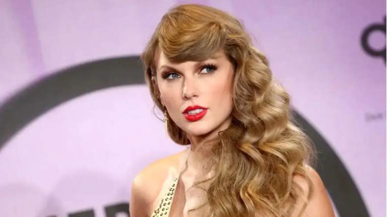 ‘The Old Taylor Would Never’: Risqué Photo of Taylor Swift Takes a Turn as Fans Zoom in on Her Belly for the Oddest Reason ‘The Old Taylor Would Never’: Risqué Photo of Taylor Swift Takes a Turn as Fans Zoom in on Her Belly for the Oddest Reason