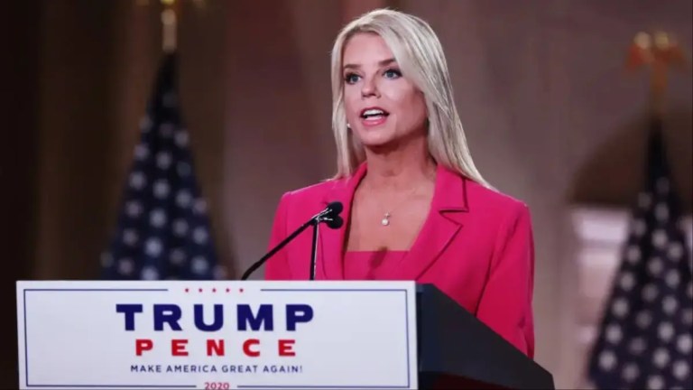 ‘Do You See That?’: Donald Trump’s Speech to D.C. Troops Takes an Awkward Turn After Fans Spot a Curious Mix-Up with Him and Pam Bondi’s Clothes ‘Do You See That?’: Donald Trump’s Speech to D.C. Troops Takes an Awkward Turn After Fans Spot a Curious Mix-Up with Him and Pam Bondi’s Clothes