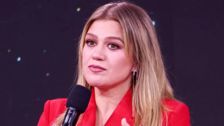 ‘The Cheater That Broke Up Her Family’: Kelly Clarkson’s Feelings Toward Ex-Husband Hooking Up with Her Former Assistant Reportedly Emerge Following Memorial ‘The Cheater That Broke Up Her Family’: Kelly Clarkson’s Feelings Toward Ex-Husband Hooking Up with Her Former Assistant Reportedly Emerge Following Memorial