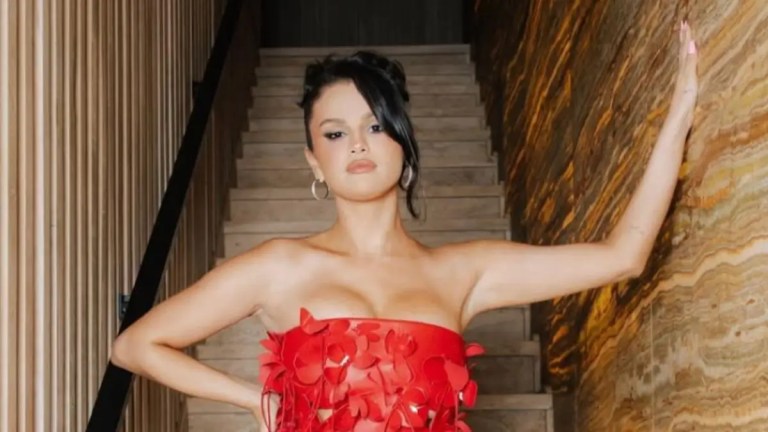 ‘She Still Has Fillers’: Selena Gomez’s Pink Lingerie Look Takes Back Seat as Critics Zoom In on Her Face ‘She Still Has Fillers’: Selena Gomez’s Pink Lingerie Look Takes Back Seat as Critics Zoom In on Her Face