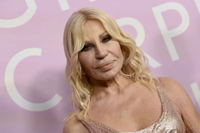 She Looks a Heck of a Lot Better’: Donatella Versace Shocks Fans with New Look That Has People Wondering If She Reversed Past Cosmetic Procedures She Looks a Heck of a Lot Better’: Donatella Versace Shocks Fans with New Look That Has People Wondering If She Reversed Past Cosmetic Procedures