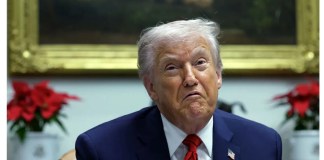 ‘Did You Hear That?’: Trump Loses It, Claims a Binder Clip Nearly Took His Finger, Then Shocks the Crowd by Dumping Everything on the Floor