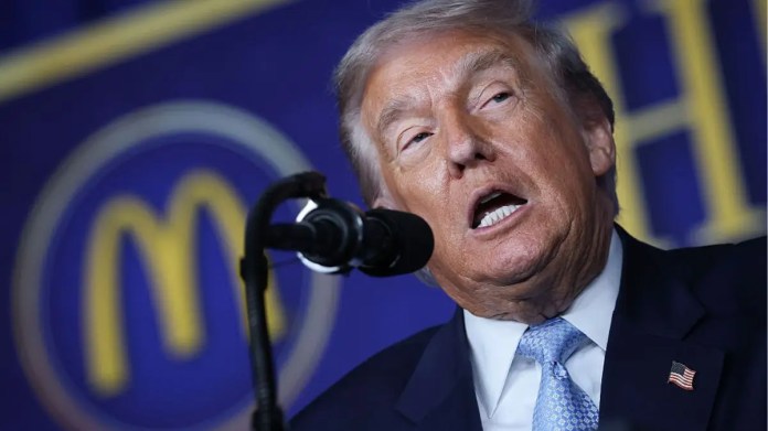 ‘No Wonder Everyone Says He Smells’: Trump’s Fast-Food Obsession Has Fans Gagging as the Full Details of His Order Make It Harder to Stomach ‘No Wonder Everyone Says He Smells’: Trump’s Fast-Food Obsession Has Fans Gagging as the Full Details of His Order Make It Harder to Stomach