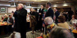 ‘We Are All Thinking the Same Thing’: Iowa Man Prays Over Trump In the Middle of Eatery — But Trump Keeps His Eyes Open and Gets Distracted by Woman Mid-Prayer