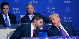 ‘OMG’: Trump Grins, Whispers a Strange Scheme to JD Vance as the Mic Picks It Up — Fans Zoom In and Gasp at What’s in His Left Hand