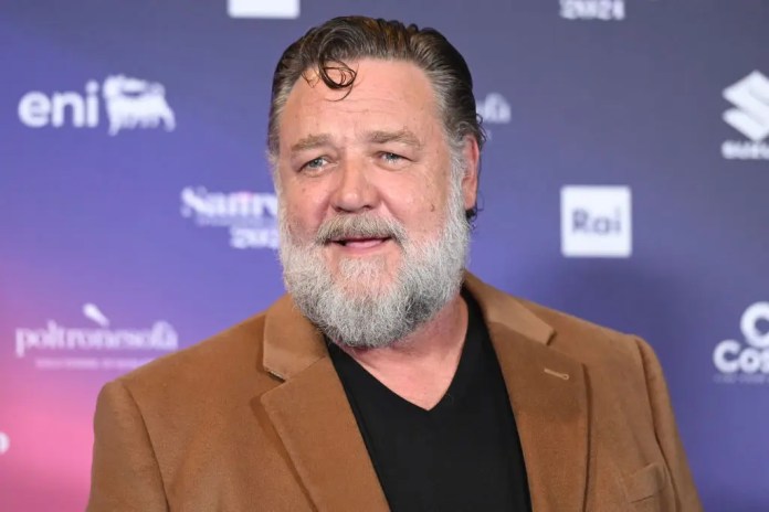 ‘Looks So Much Better Now’: Russell Crowe Shows Off Dramatic Weight Loss at Award Show with Fiancée Britney Theriot ‘Looks So Much Better Now’: Russell Crowe Shows Off Dramatic Weight Loss at Award Show with Fiancée Britney Theriot