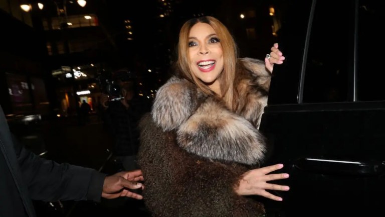 ‘What Is She Wearing?’: Wendy Williams’ Generosity Goes Viral, But Fans Get Distracted By Her Clothes ‘What Is She Wearing?’: Wendy Williams’ Generosity Goes Viral, But Fans Get Distracted By Her Clothes