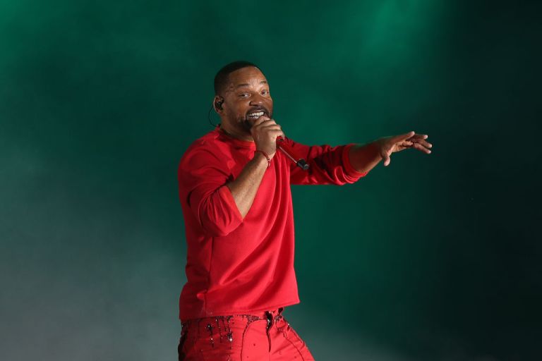 ‘It’s Over, Bro’: Will Smith Accused of Using AI to Create Fake Crowd In Tour Recap Video After Fans Zoom In ‘It’s Over, Bro’: Will Smith Accused of Using AI to Create Fake Crowd In Tour Recap Video After Fans Zoom In