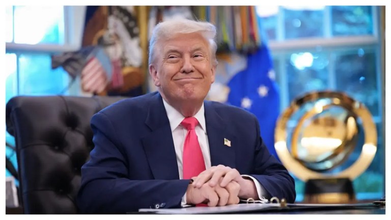 ‘That Lady … Will Beat Everyone at Poker!’: Trump’s Jolly Message About ‘Beautiful Grass’ Derails as the Only Woman In the Background Refuses to Play Along ‘That Lady … Will Beat Everyone at Poker!’: Trump’s Jolly Message About ‘Beautiful Grass’ Derails as the Only Woman In the Background Refuses to Play Along