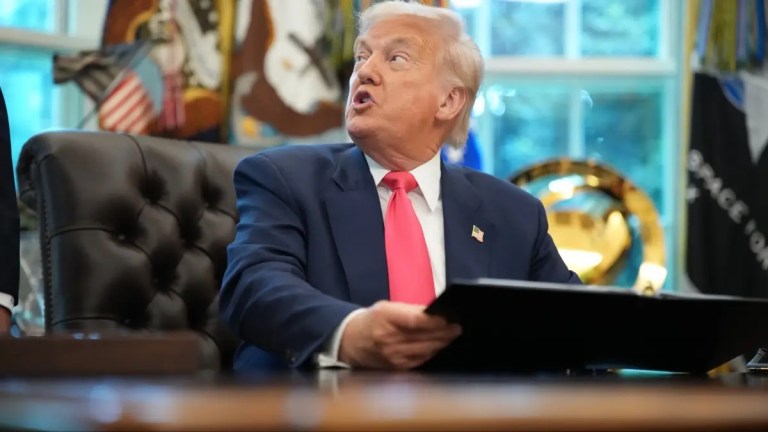 ‘This Man Is Completely Oblivious’: Trump’s Furious Search to Locate Foreign Leader Standing In Plain Sight Sends Internet In Frenzy When Photo Reveals the Full Scene ‘This Man Is Completely Oblivious’: Trump’s Furious Search to Locate Foreign Leader Standing In Plain Sight Sends Internet In Frenzy When Photo Reveals the Full Scene