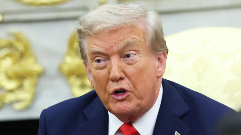 ‘Why Is He Wearing That?’: Donald Trump’s Message to the Press Derails as Everyone Was Too Busy Laughing at What He Had On ‘Why Is He Wearing That?’: Donald Trump’s Message to the Press Derails as Everyone Was Too Busy Laughing at What He Had On