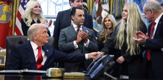 ‘You See Everyone’s Faces?’: Erika Kirk Sparks Uproar After Trump Pulls Her In for Oval Office Kiss — and the Rooms Reactions Has Fans Zooming In