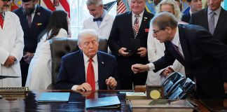 ‘Look at the Lady Watching’: Trump’s Cabinet Under Fire After He Nearly ‘Faceplants’ Mid-Speech — and No One Moves