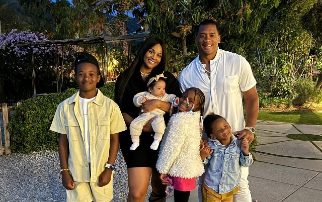 CIARA CELEBRATES HER STRETCH MARKS AFTER FOUR KIDS: ‘WHY COVER UP WHAT I CAN SHOW OFF’ CIARA CELEBRATES HER STRETCH MARKS AFTER FOUR KIDS: ‘WHY COVER UP WHAT I CAN SHOW OFF’