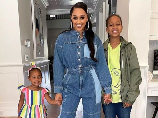 TIA MOWRY DOESN’T THINK IT’S A PARENT’S ‘JOB’ TO MAKE KIDS ‘HAPPY’ TIA MOWRY DOESN’T THINK IT’S A PARENT’S ‘JOB’ TO MAKE KIDS ‘HAPPY’