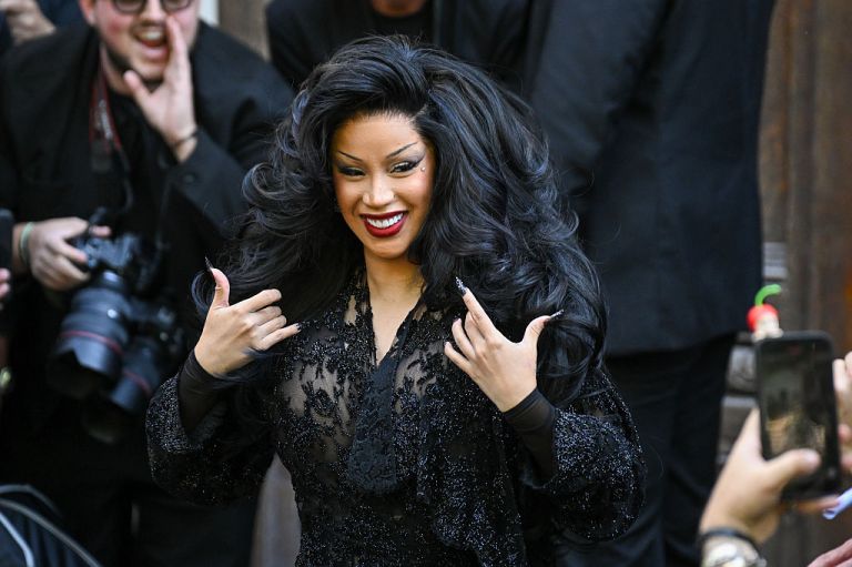 Cardi B Sued Over Viral Vegas ‘Mic-Throwing’ Incident, Bardi’s Attorney Calls Assault Case An ‘Opportunity To Make Money’ Cardi B Sued Over Viral Vegas ‘Mic-Throwing’ Incident, Bardi’s Attorney Calls Assault Case An ‘Opportunity To Make Money’