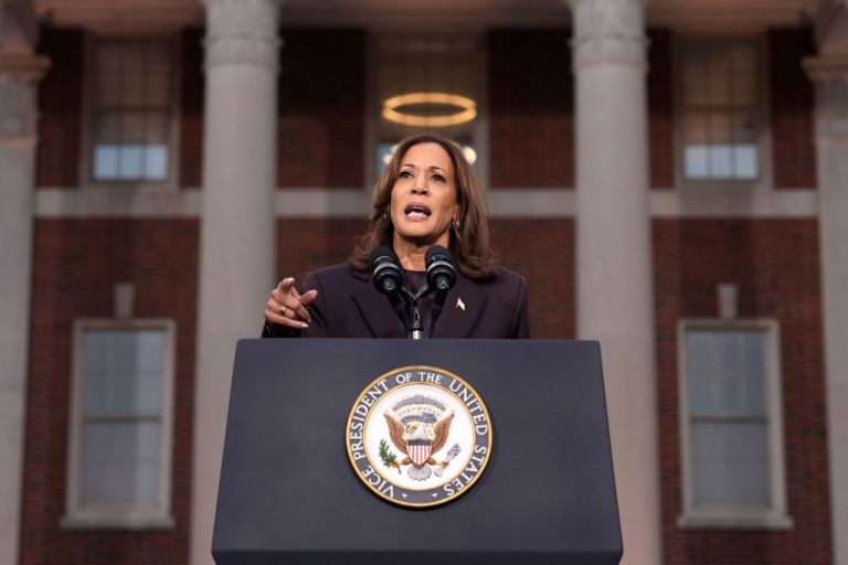 VP Speaks: Kamala Harris Talks Trump’s Bootlicking, Not Running For Governor & Biden On ‘The Late Show’ VP Speaks: Kamala Harris Talks Trump’s Bootlicking, Not Running For Governor & Biden On ‘The Late Show’