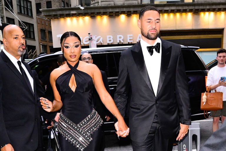 Klay Thompson Goes Crazy Over Girlfriend Megan Thee Stallion’s Catfish & Spaghetti, Calls Her Cooking ‘Flawless’ Klay Thompson Goes Crazy Over Girlfriend Megan Thee Stallion’s Catfish & Spaghetti, Calls Her Cooking ‘Flawless’