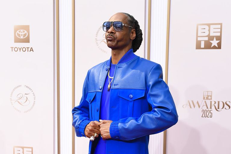 Sensitive Snoop Dogg Says He’s ‘Scared’ To Go To The Movies After Seeing Lesbian Couple In ‘Lightyear’: ‘Y’all Throwing Me In The Middle Of Sh**t’ Sensitive Snoop Dogg Says He’s ‘Scared’ To Go To The Movies After Seeing Lesbian Couple In ‘Lightyear’: ‘Y’all Throwing Me In The Middle Of Sh**t’