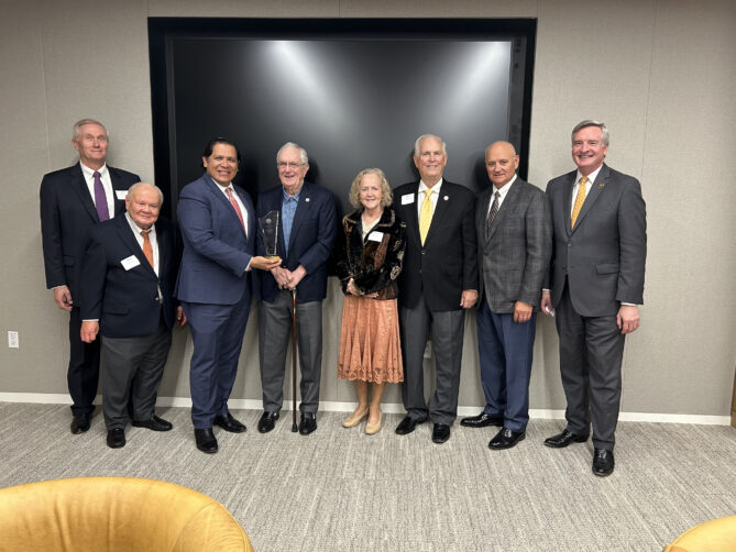 Terry O. Tottenham receives Austin Bar Foundation’s Lifetime Achievement Award | FROUSA NEWS