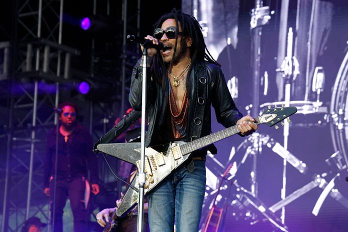 Fan Pulls Out Four of Lenny Kravitz’s Locs Mid-Performance