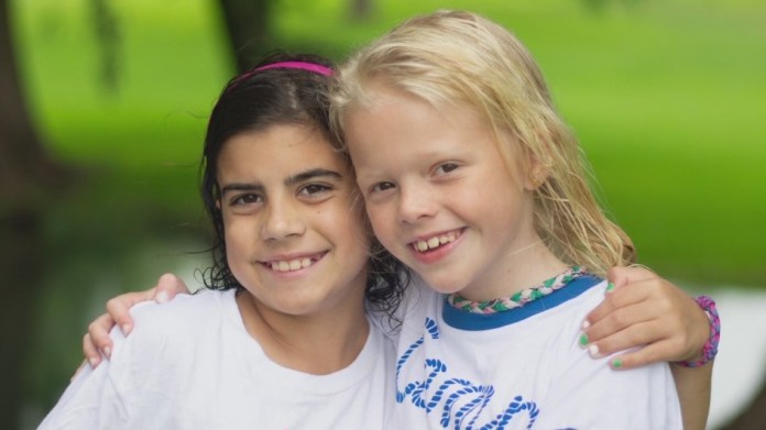Texas flooding: Green ribbons, lights honor Camp Mystic victims across state