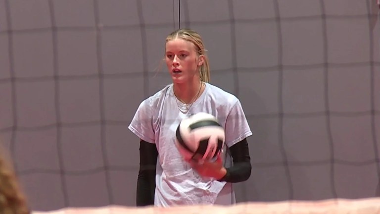 Stockdale High School athlete announces commitment to UT Austin to play beach volleyball Stockdale High School athlete announces commitment to UT Austin to play beach volleyball
