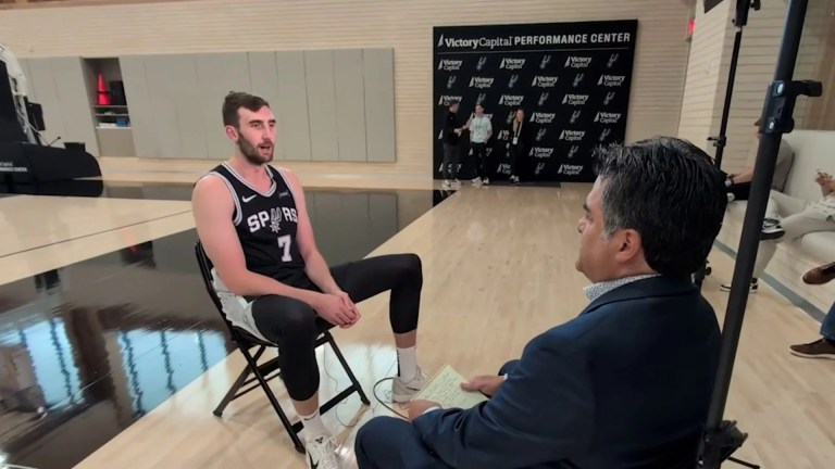 San Antonio Spurs officially sign center Luke Kornet to 4-year deal San Antonio Spurs officially sign center Luke Kornet to 4-year deal