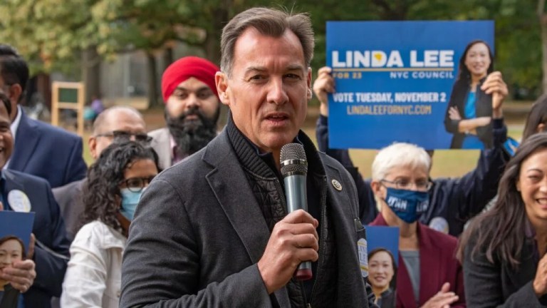 Democratic Congressman Tom Suozzi’s Stock Sale Used A Disclosure Loophole: Report – Global Industrial (NYSE:GIC) Democratic Congressman Tom Suozzi’s Stock Sale Used A Disclosure Loophole: Report – Global Industrial (NYSE:GIC)